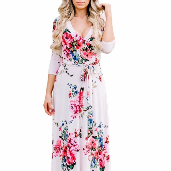 Dresses & Skirts - White Flower Print Wrap V-neck Dress Size Medium